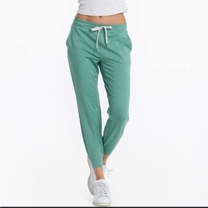 BNWT Vuori Jogger Celadon Heather size small